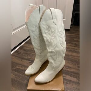 White Cowgirl boots size 10